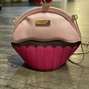 take the cake cupcake crossbody